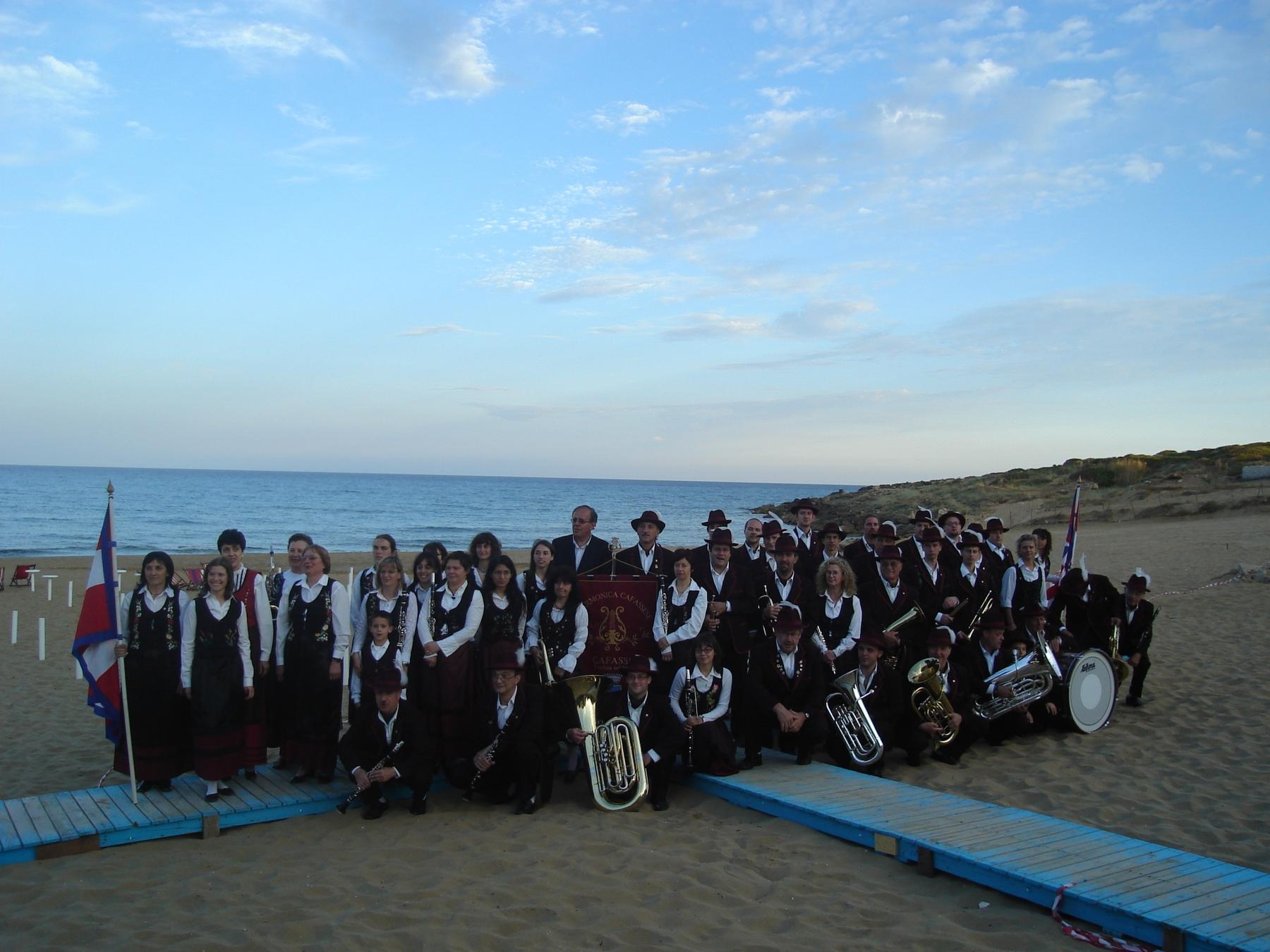 Foto di gruppo sulla spiaggia di Noto