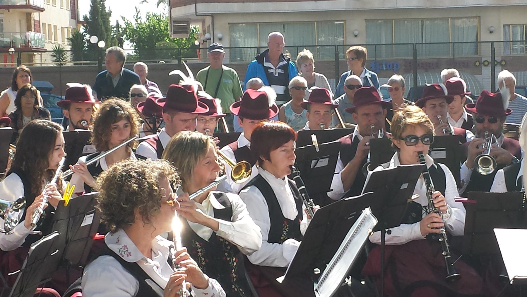 Flautiste e clarinettisti durante un concerto